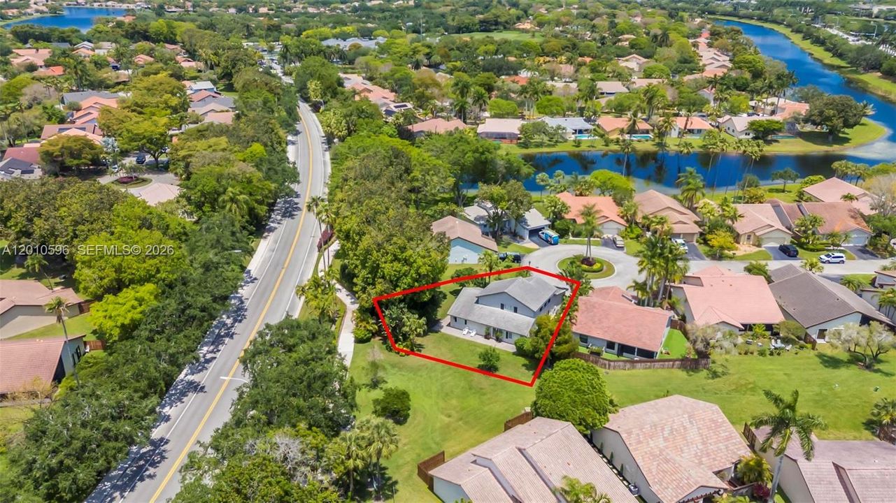 Activo con contrato: $825,000 (4 camas, 2 baños, 2476 Pies cuadrados)