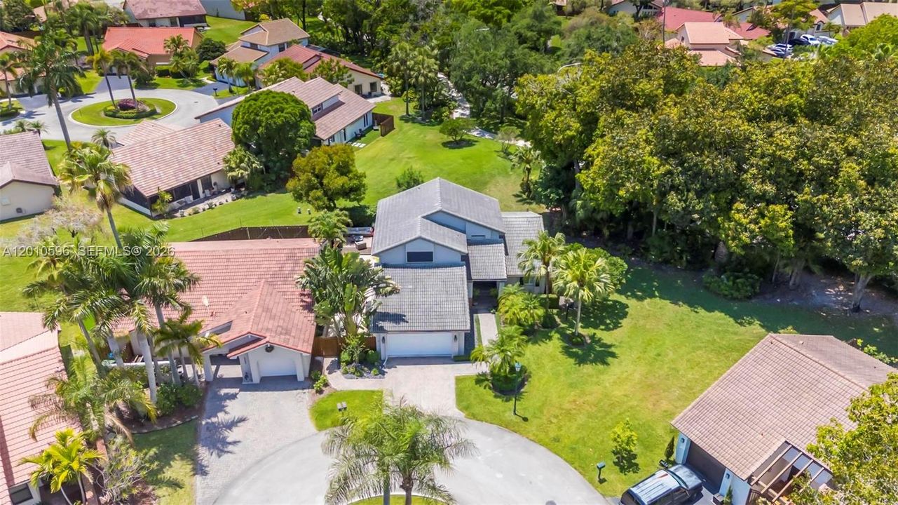 Activo con contrato: $825,000 (4 camas, 2 baños, 2476 Pies cuadrados)