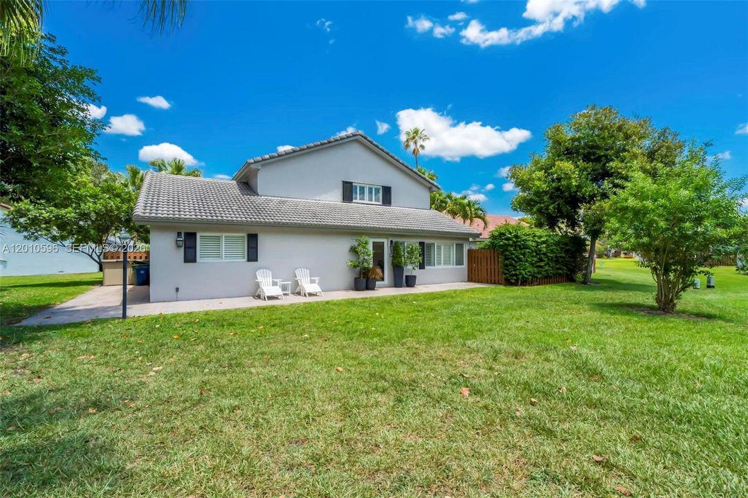Activo con contrato: $825,000 (4 camas, 2 baños, 2476 Pies cuadrados)