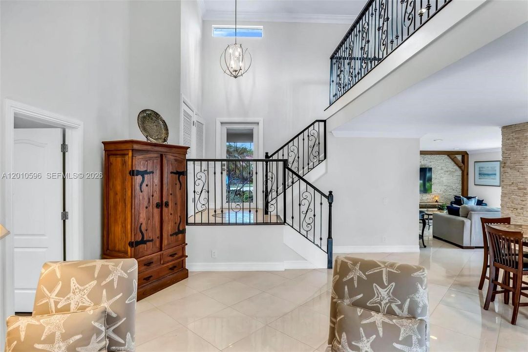 Activo con contrato: $825,000 (4 camas, 2 baños, 2476 Pies cuadrados)