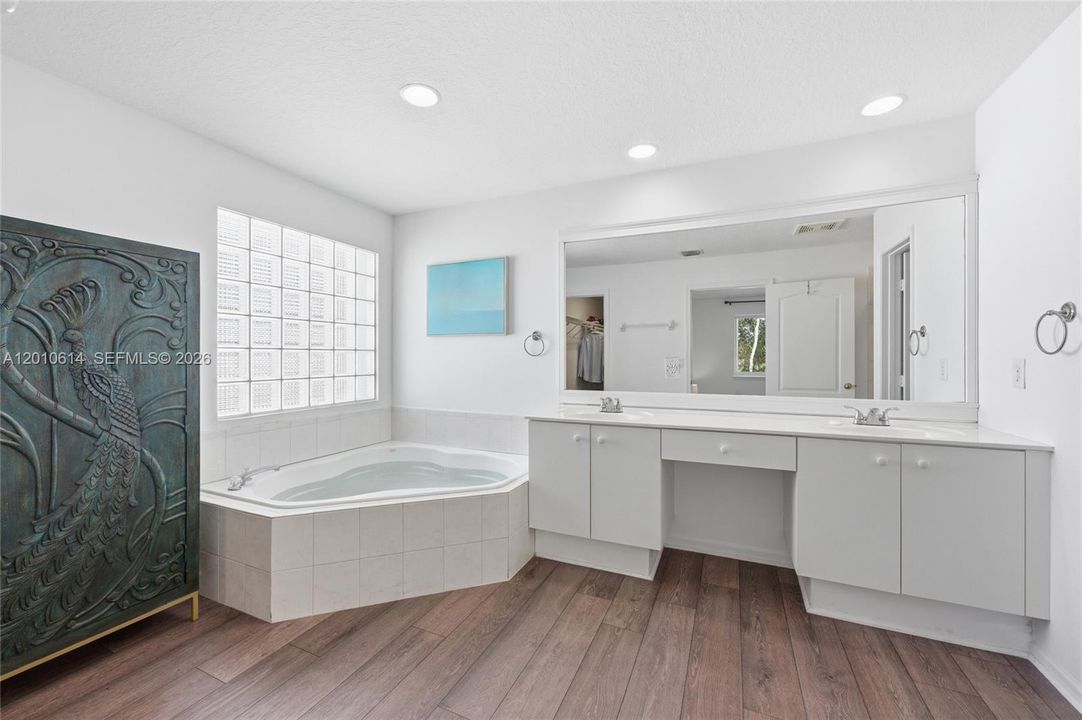 For Sale: $599,999 (4 beds, 2 baths, 2353 Square Feet)