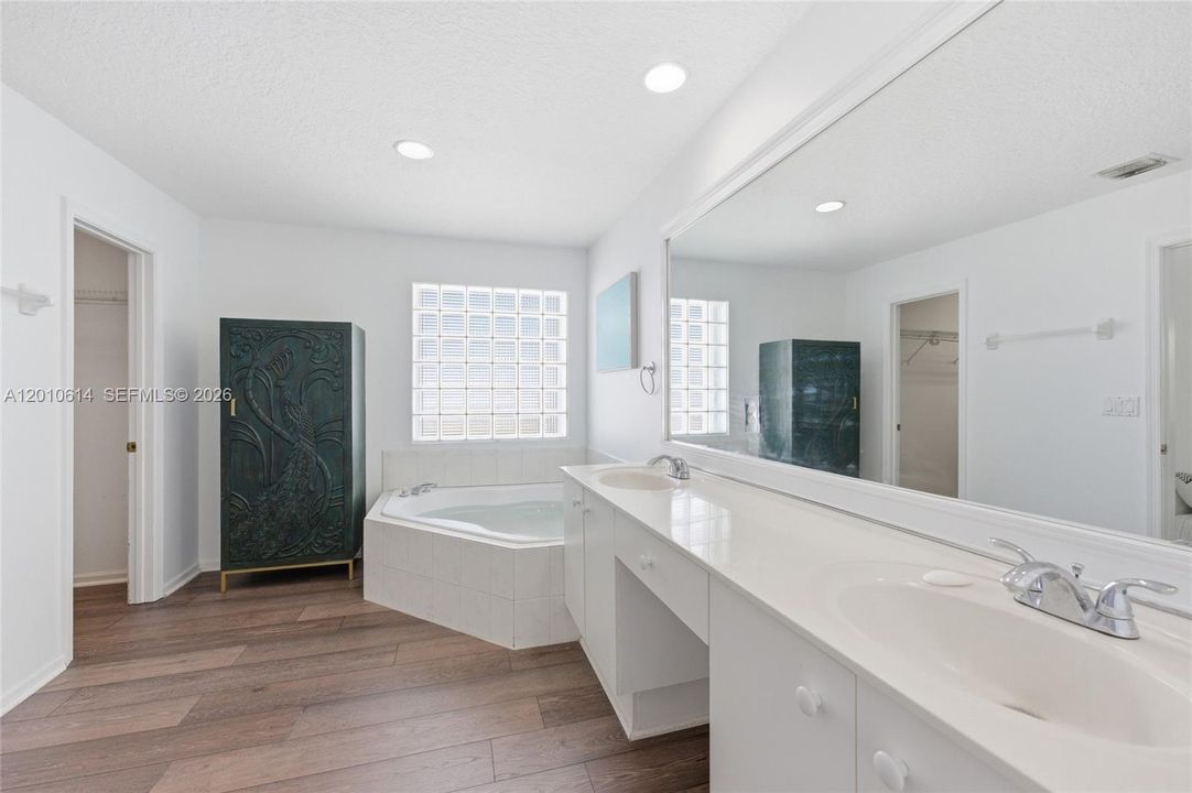 For Sale: $599,999 (4 beds, 2 baths, 2353 Square Feet)