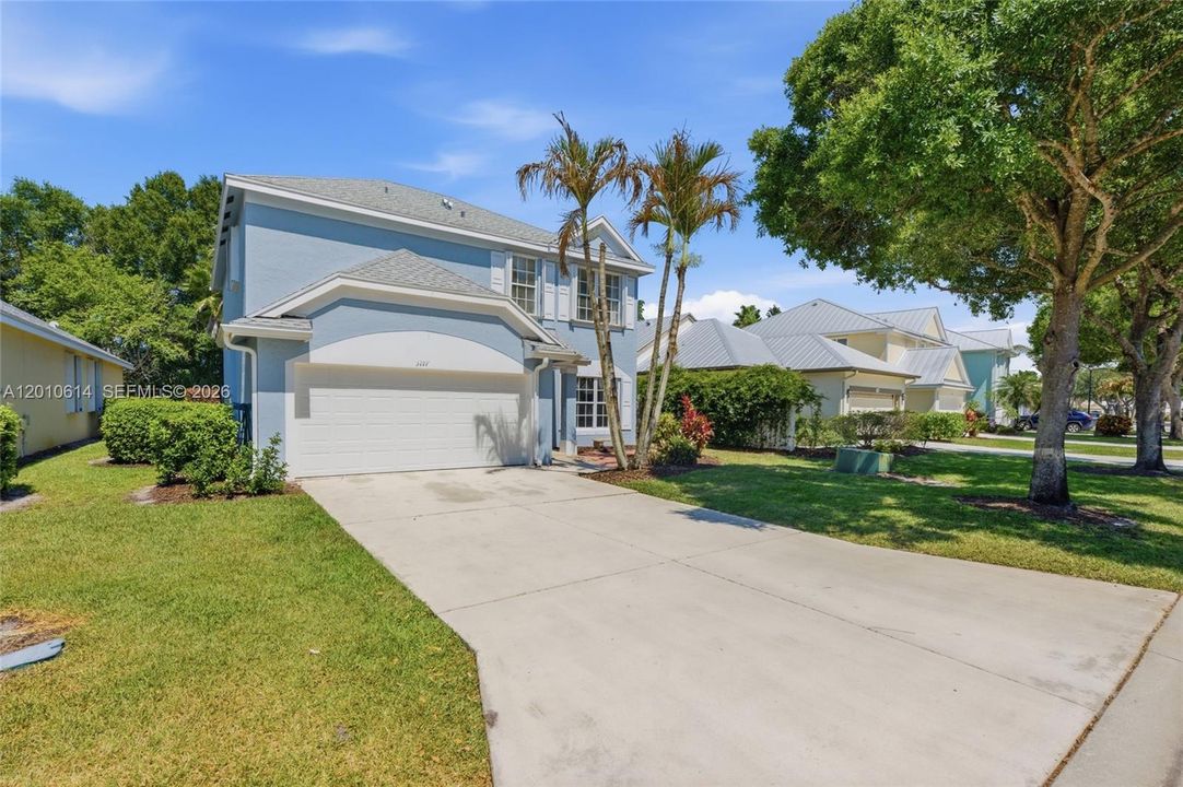 For Sale: $599,999 (4 beds, 2 baths, 2353 Square Feet)