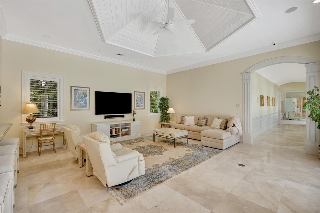 Crema Marfil Flooring