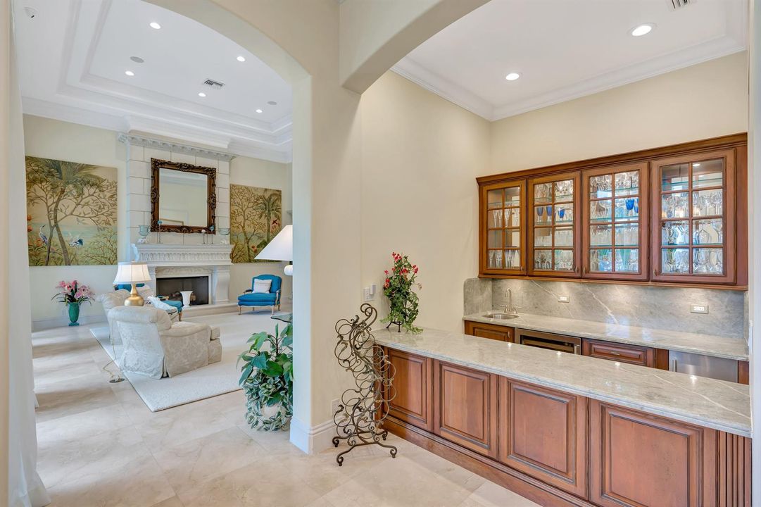 Wet Bar w/Ice Maker and Wine