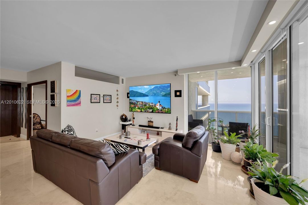 For Sale: $1,445,000 (3 beds, 2 baths, 1782 Square Feet)
