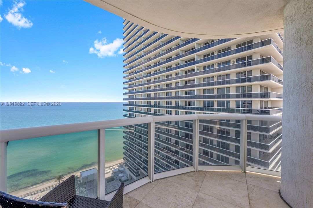 For Sale: $1,445,000 (3 beds, 2 baths, 1782 Square Feet)