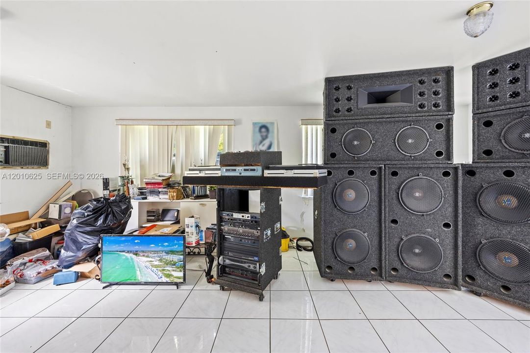 For Sale: $590,000 (3 beds, 2 baths, 1920 Square Feet)
