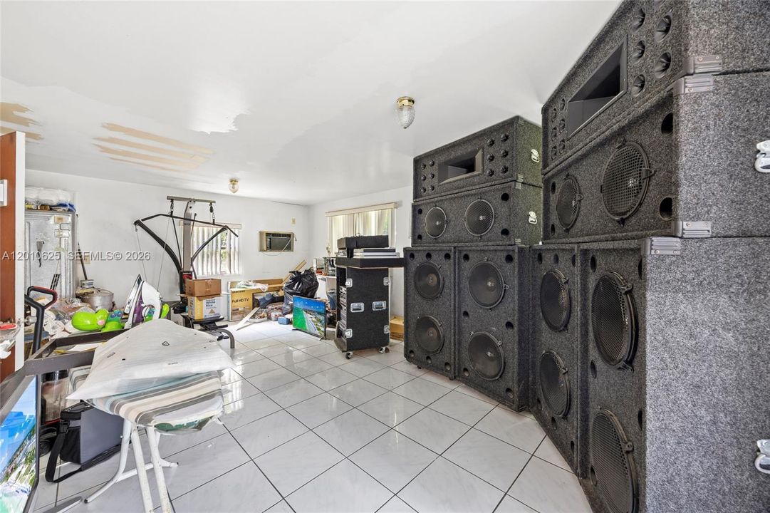 For Sale: $590,000 (3 beds, 2 baths, 1920 Square Feet)