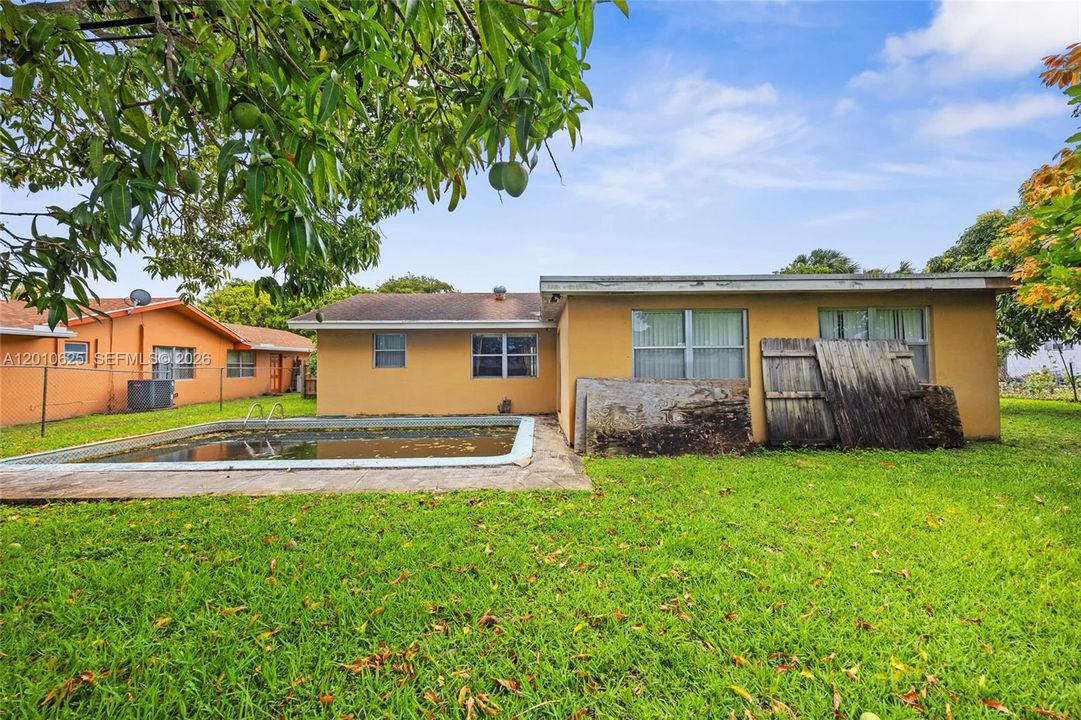 For Sale: $590,000 (3 beds, 2 baths, 1920 Square Feet)
