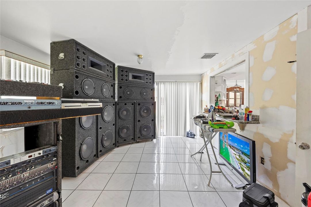 For Sale: $590,000 (3 beds, 2 baths, 1920 Square Feet)