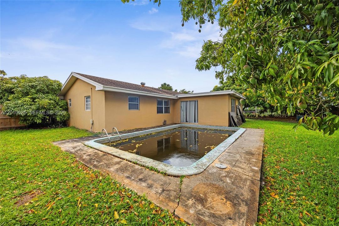 For Sale: $590,000 (3 beds, 2 baths, 1920 Square Feet)