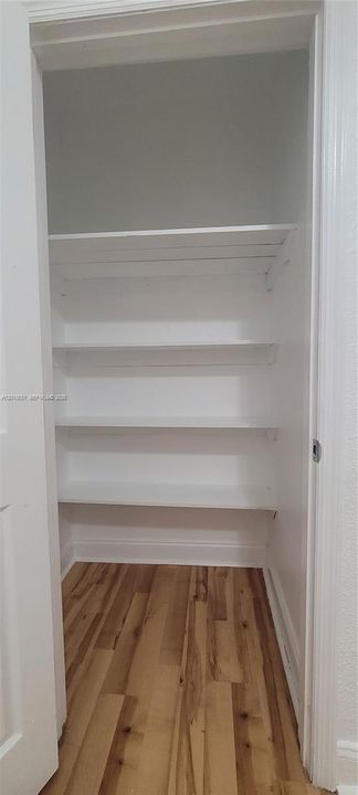 合同活跃: $1,650 (1 贝兹, 1 浴室, 555 平方英尺)