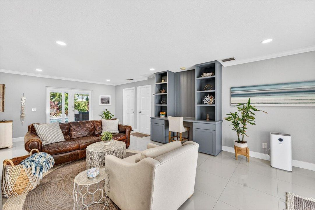 Entry / Den