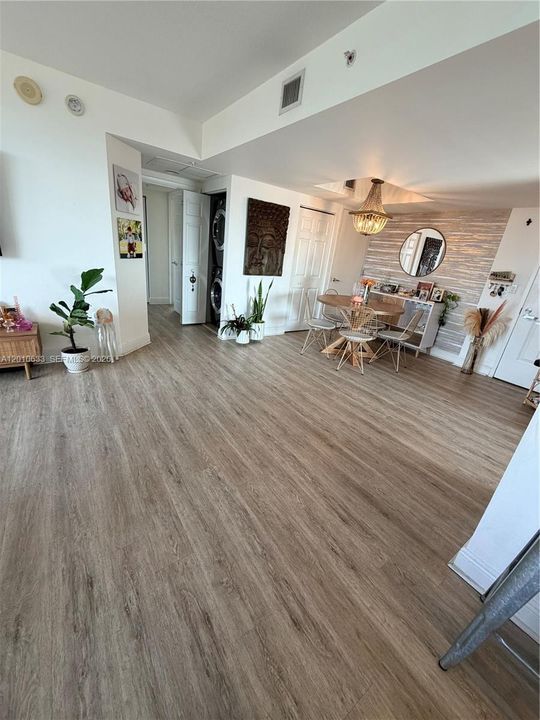 Vendido Recientemente: $525,000 (2 camas, 2 baños, 1242 Pies cuadrados)