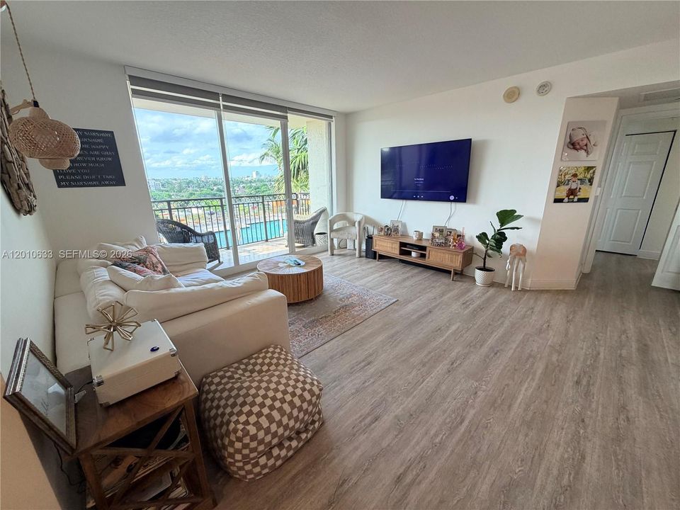 Vendido Recientemente: $525,000 (2 camas, 2 baños, 1242 Pies cuadrados)