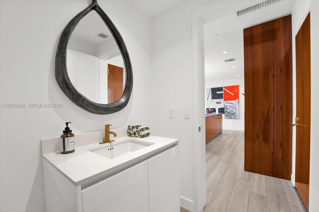 For Sale: $1,950,000 (2 beds, 2 baths, 1274 Square Feet)