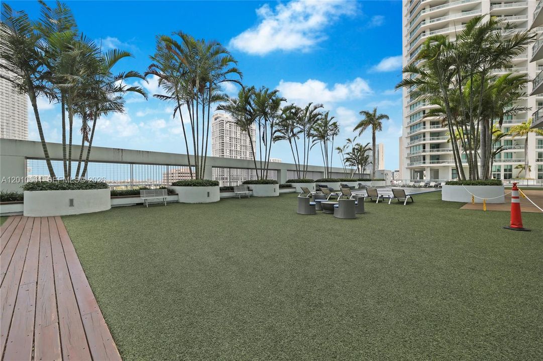 Activo con contrato: $1,490,000 (2 camas, 2 baños, 2048 Pies cuadrados)