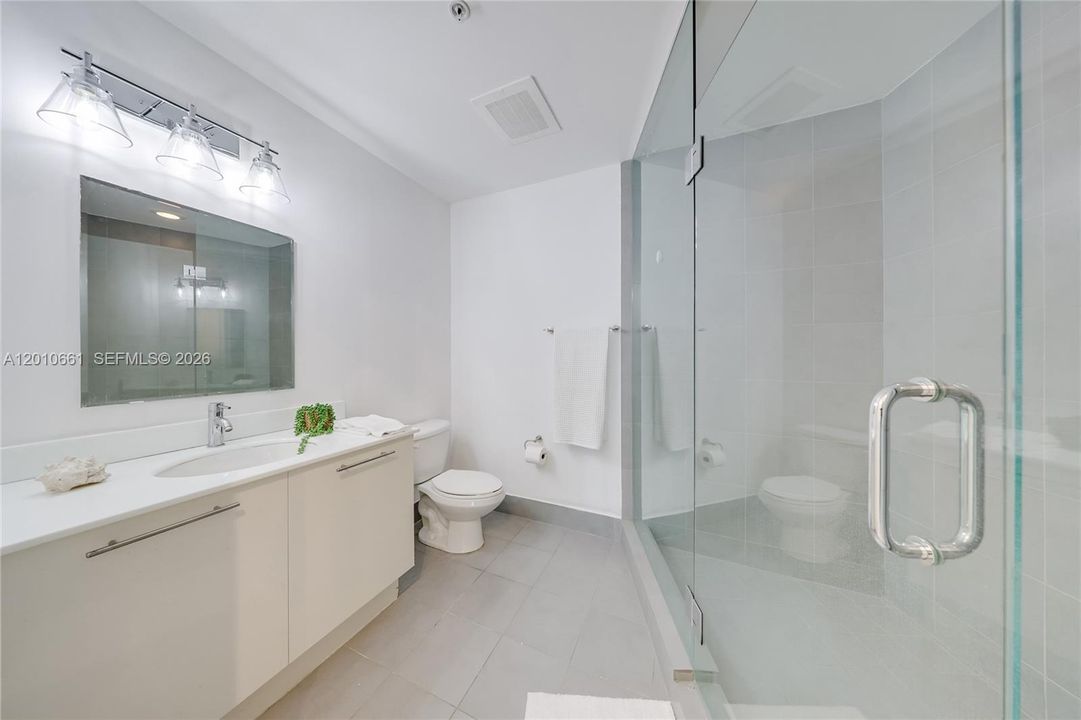 Activo con contrato: $1,490,000 (2 camas, 2 baños, 2048 Pies cuadrados)