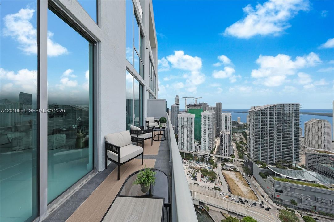 Activo con contrato: $1,490,000 (2 camas, 2 baños, 2048 Pies cuadrados)