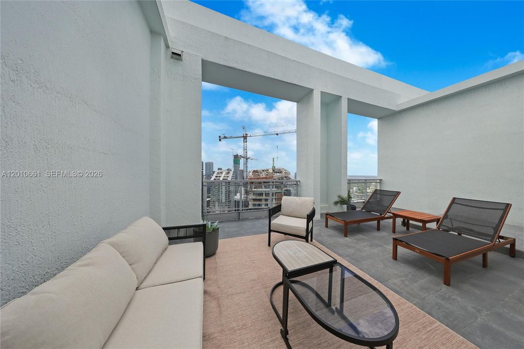 Activo con contrato: $1,490,000 (2 camas, 2 baños, 2048 Pies cuadrados)