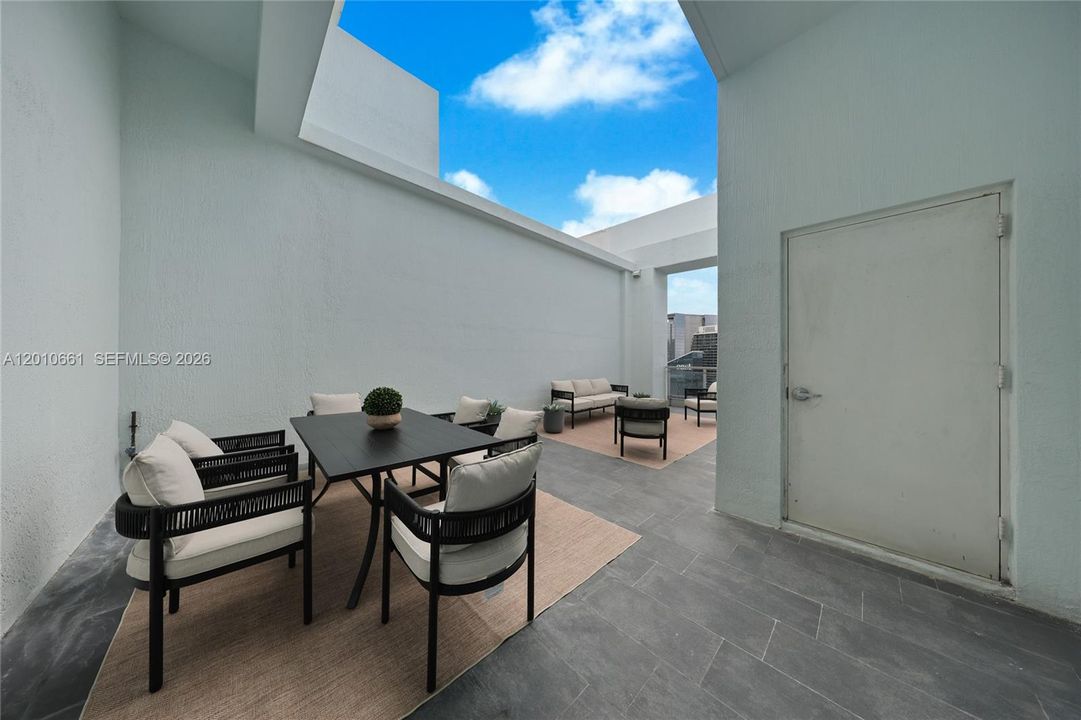 Activo con contrato: $1,490,000 (2 camas, 2 baños, 2048 Pies cuadrados)