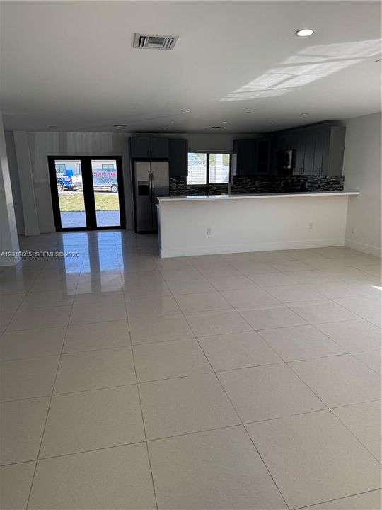 В аренду: $4,850 (3 спален, 3 ванн, 4491 Квадратных фут)