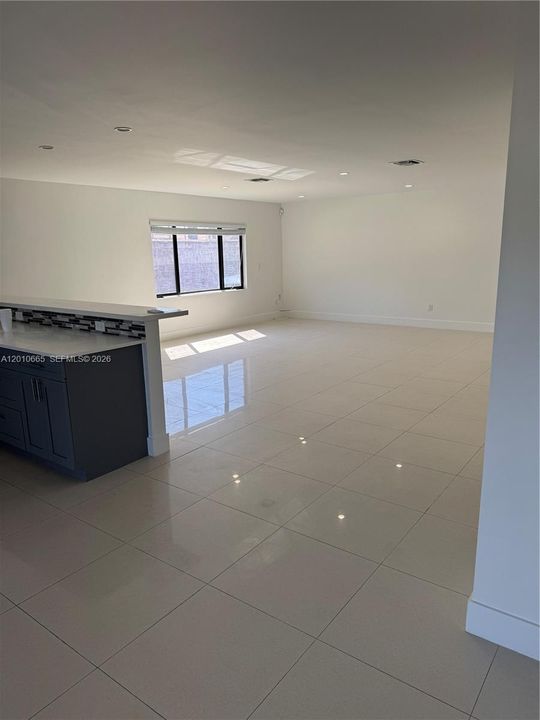 В аренду: $4,850 (3 спален, 3 ванн, 4491 Квадратных фут)