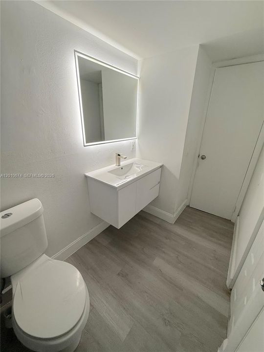 На продажу: $135,000 (1 спален, 1 ванн, 842 Квадратных фут)