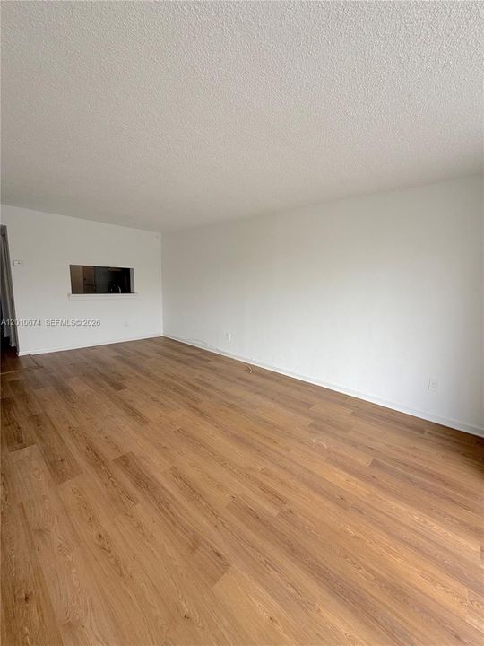 На продажу: $135,000 (1 спален, 1 ванн, 842 Квадратных фут)
