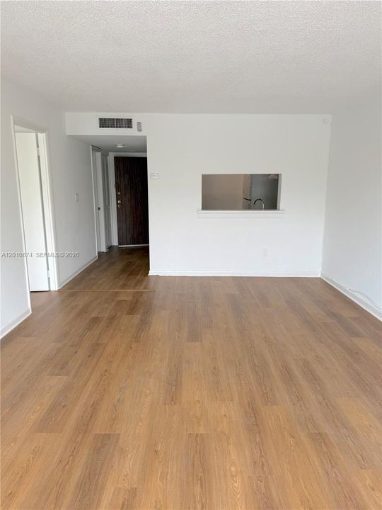 На продажу: $135,000 (1 спален, 1 ванн, 842 Квадратных фут)