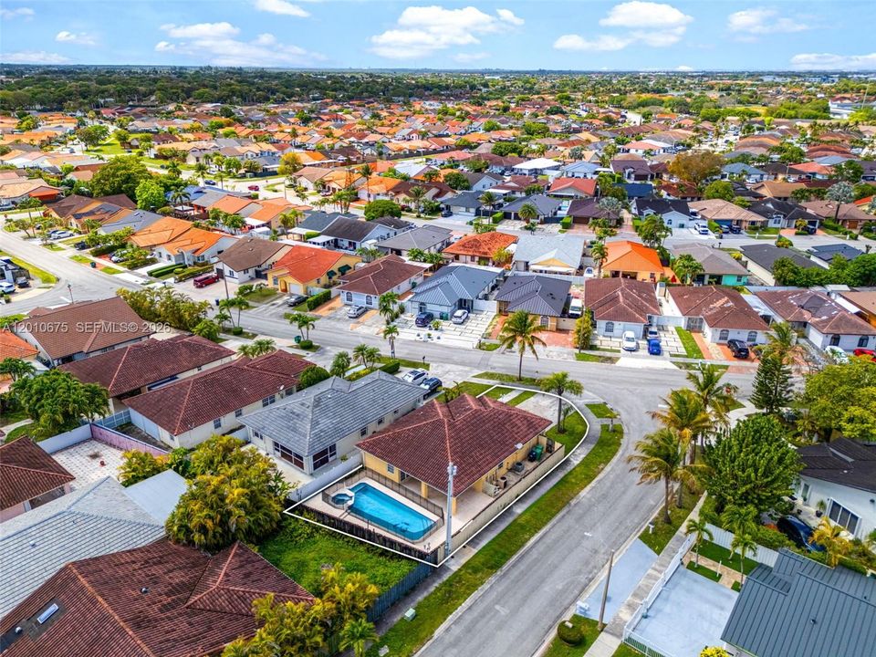 Недавно продано: $574,950 (3 спален, 2 ванн, 1665 Квадратных фут)