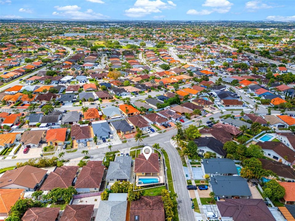 Недавно продано: $574,950 (3 спален, 2 ванн, 1665 Квадратных фут)