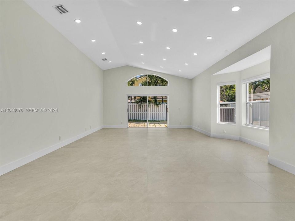 Recently Rented: $6,250 (4 beds, 3 baths, 1824 Square Feet)