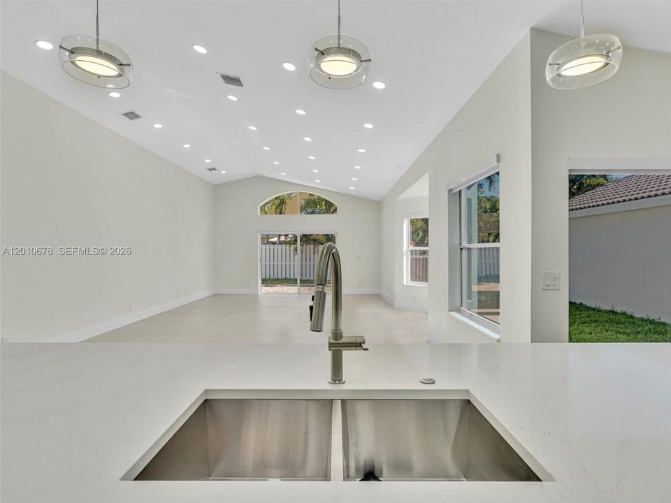 Recently Rented: $6,250 (4 beds, 3 baths, 1824 Square Feet)
