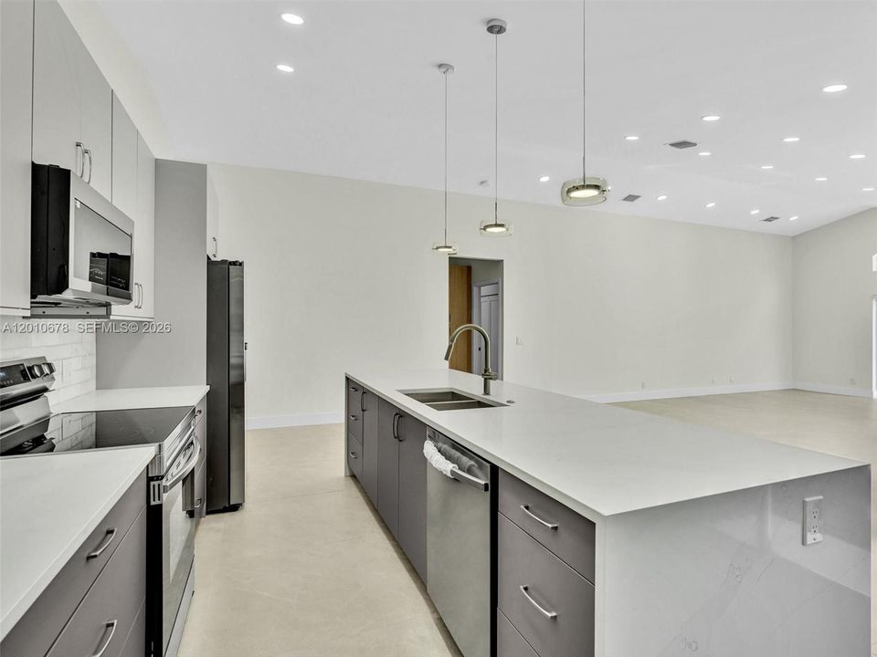 Recently Rented: $6,250 (4 beds, 3 baths, 1824 Square Feet)