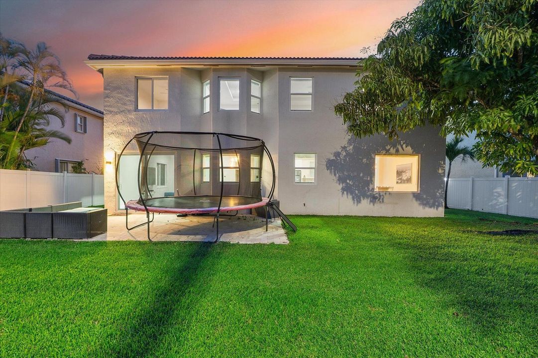 094-1483 SW 161st Ave twilight_094