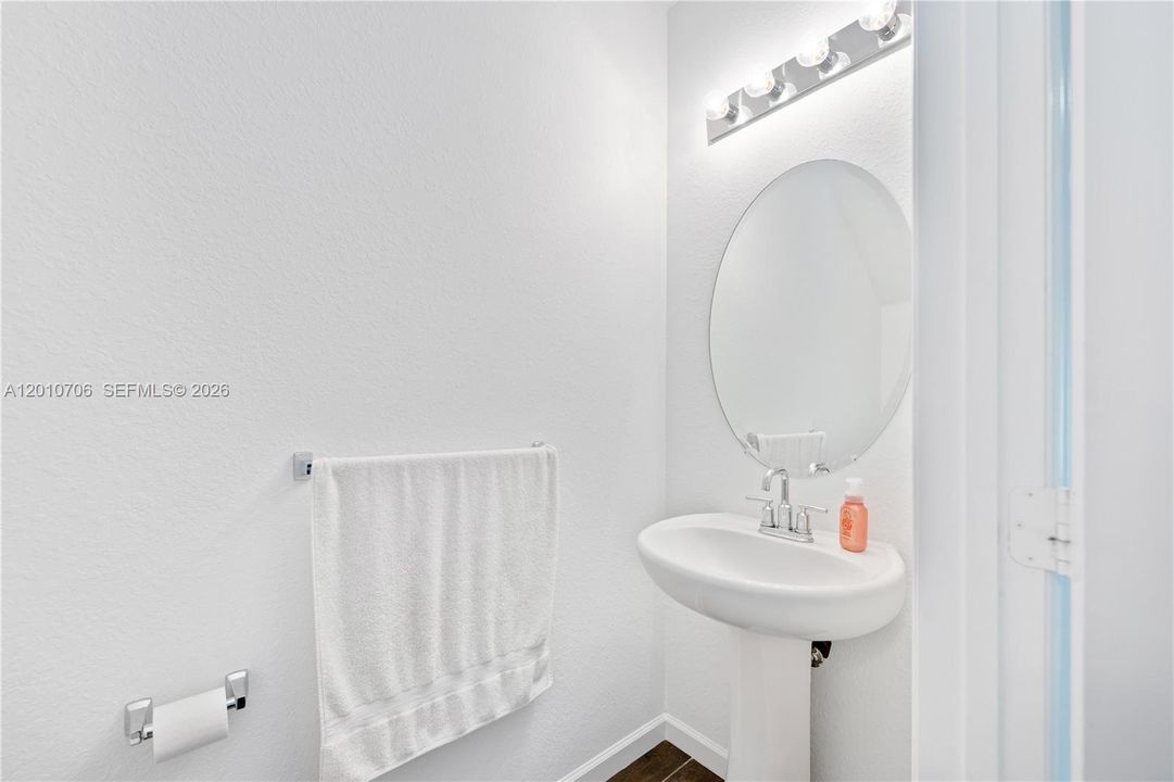 На продажу: $379,000 (3 спален, 2 ванн, 1496 Квадратных фут)