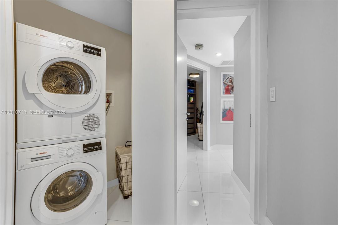 For Sale: $1,200,000 (2 beds, 2 baths, 1539 Square Feet)