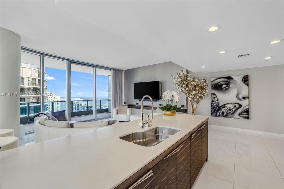 For Sale: $1,200,000 (2 beds, 2 baths, 1539 Square Feet)