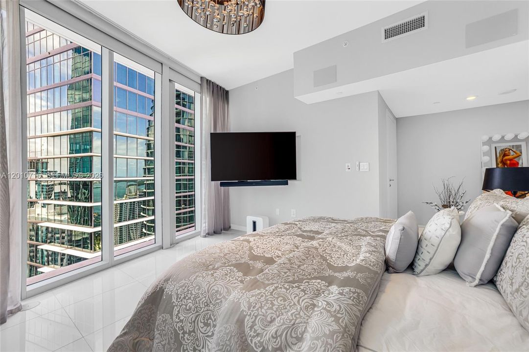 For Sale: $1,200,000 (2 beds, 2 baths, 1539 Square Feet)