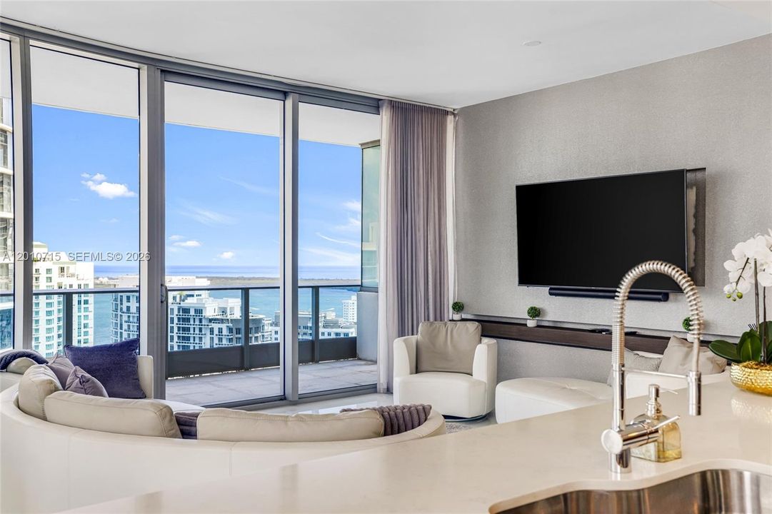 For Sale: $1,200,000 (2 beds, 2 baths, 1539 Square Feet)
