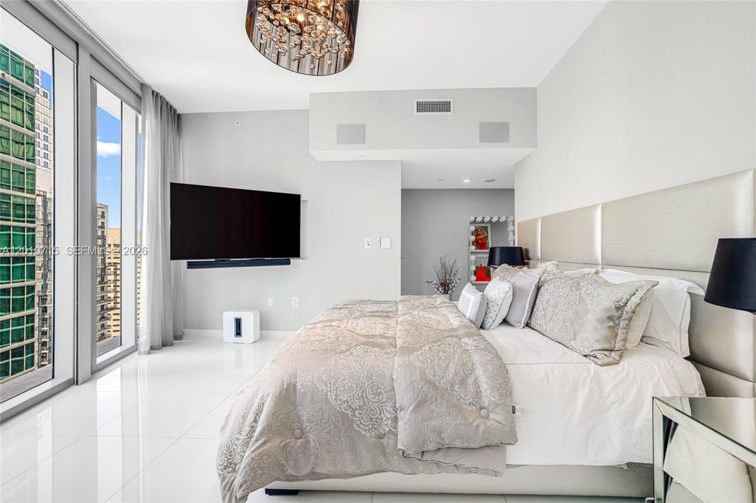 For Sale: $1,200,000 (2 beds, 2 baths, 1539 Square Feet)