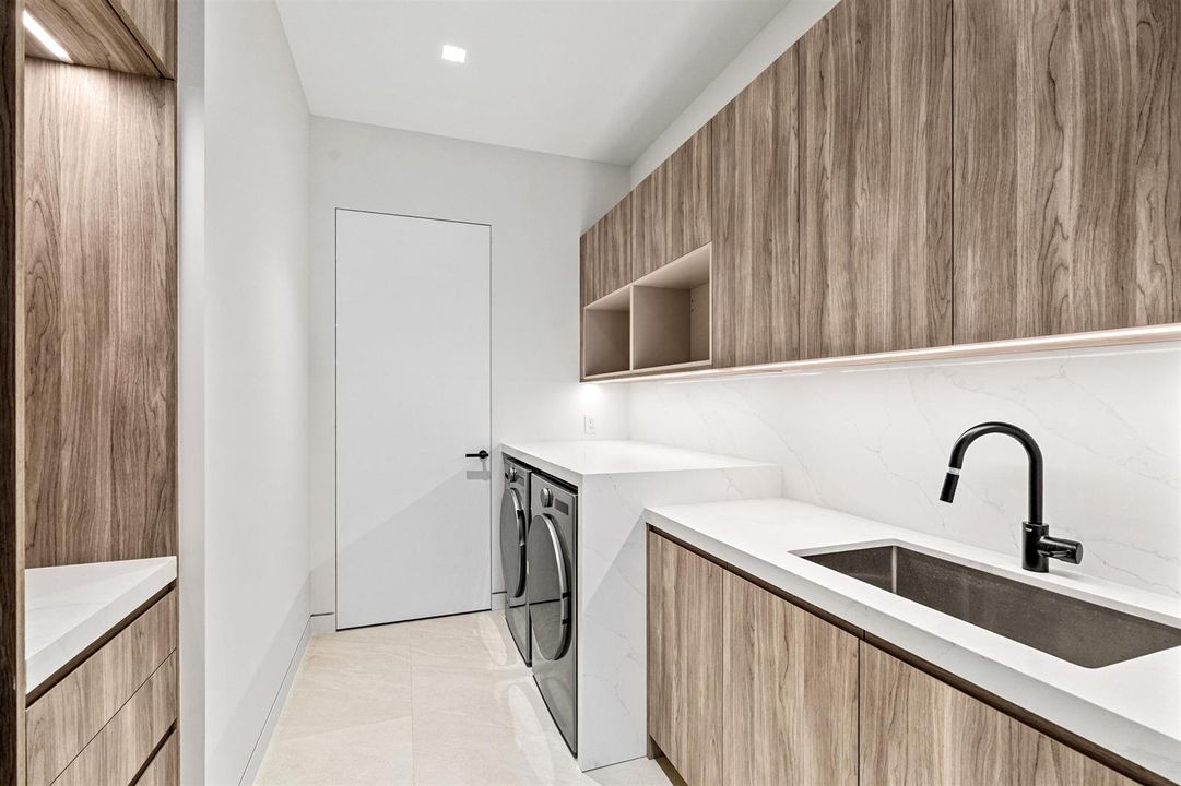 LAUNDRY_ROOM_2_RT