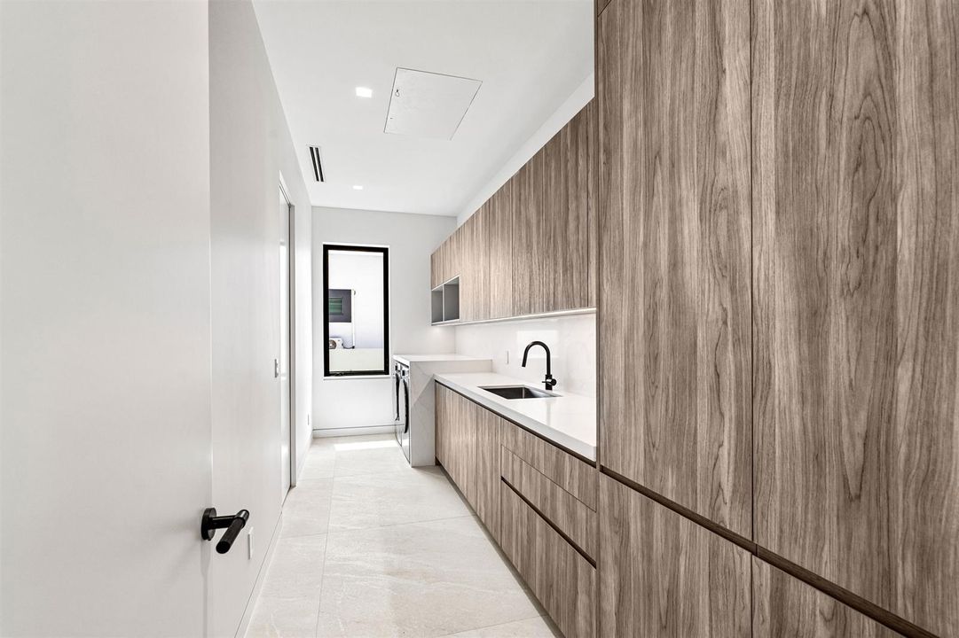 LAUNDRY_ROOM_RT