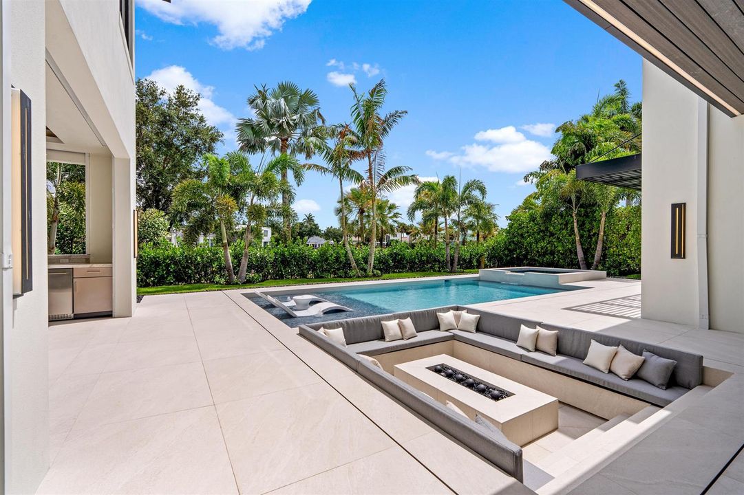 POOLSIDE_SEATING