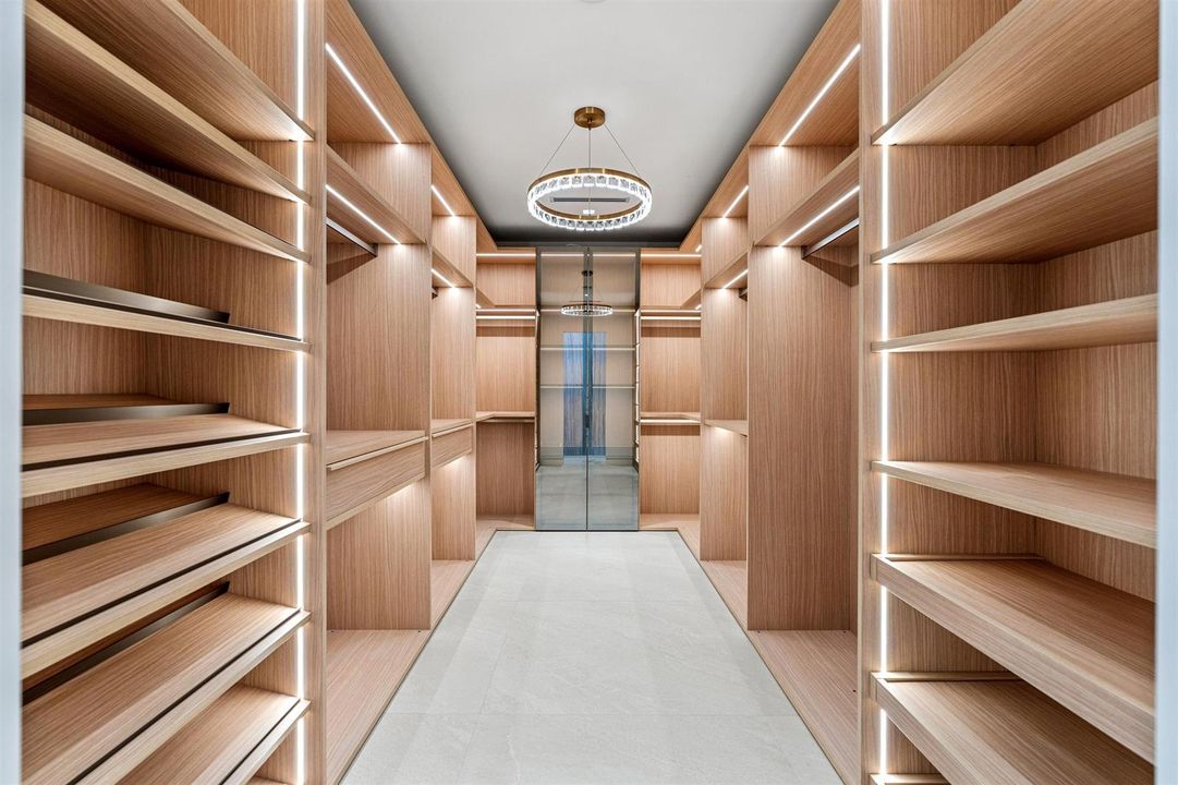 PRIMARY_CLOSET