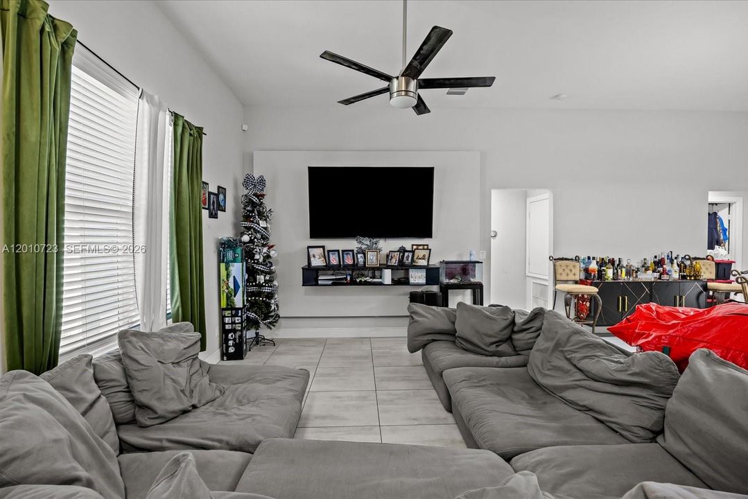 For Sale: $475,000 (4 beds, 3 baths, 2257 Square Feet)