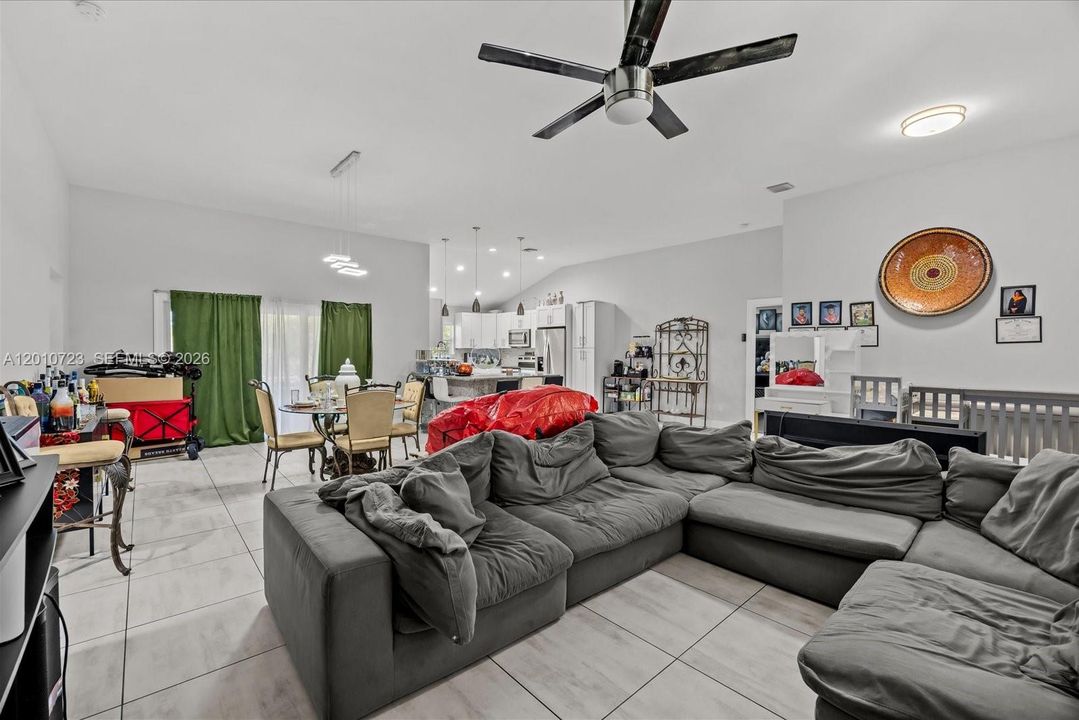 For Sale: $475,000 (4 beds, 3 baths, 2257 Square Feet)