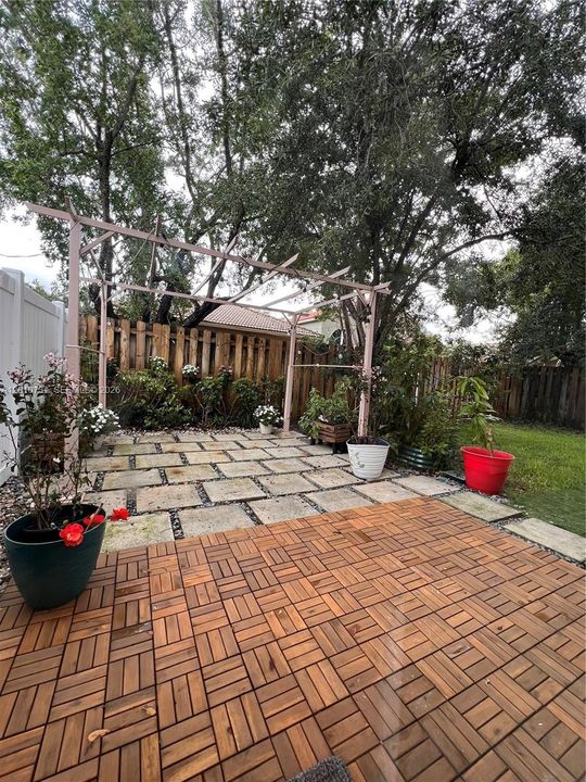 Activo con contrato: $4,200 (3 camas, 2 baños, 1615 Pies cuadrados)